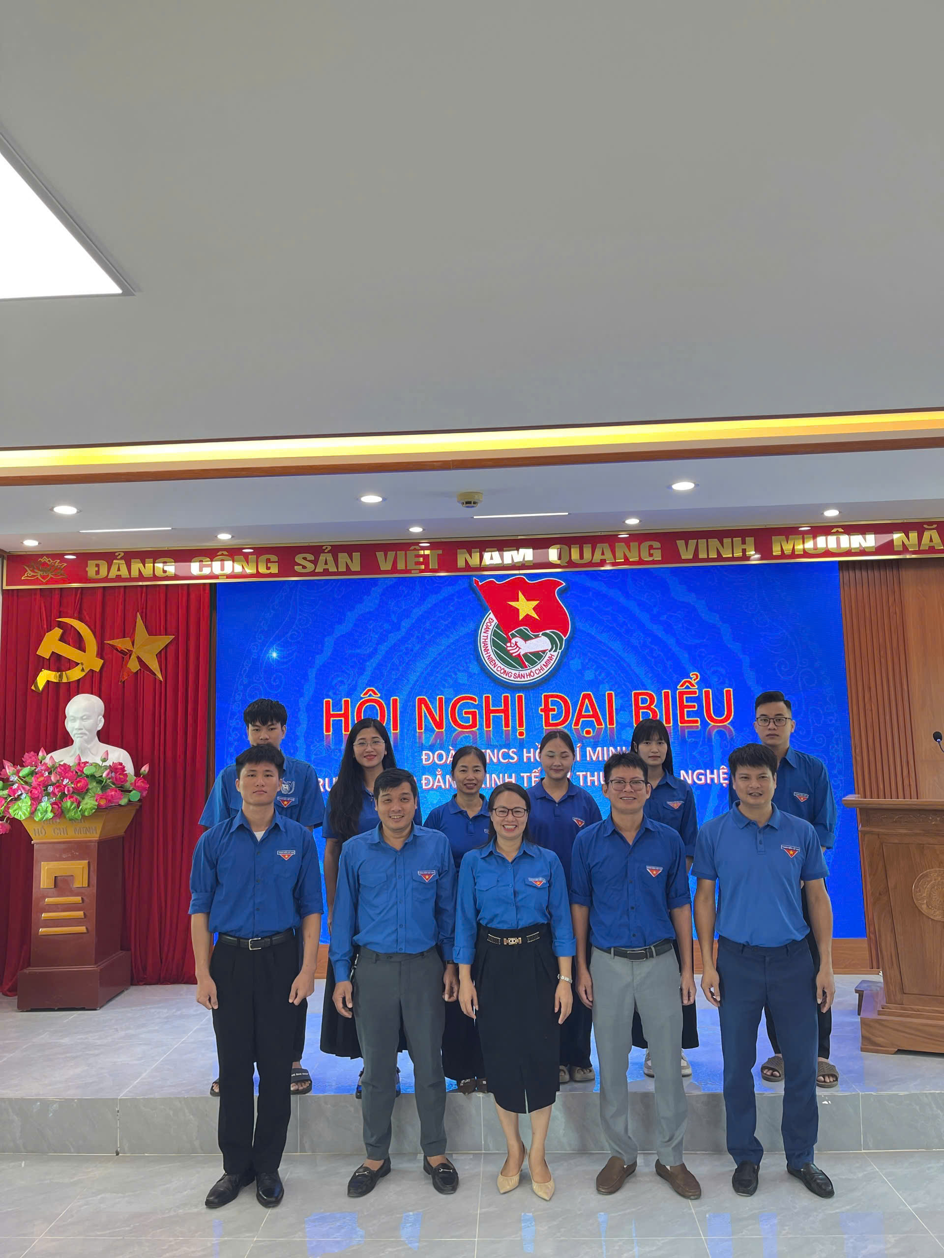 Ban chấp hành ra mắt
