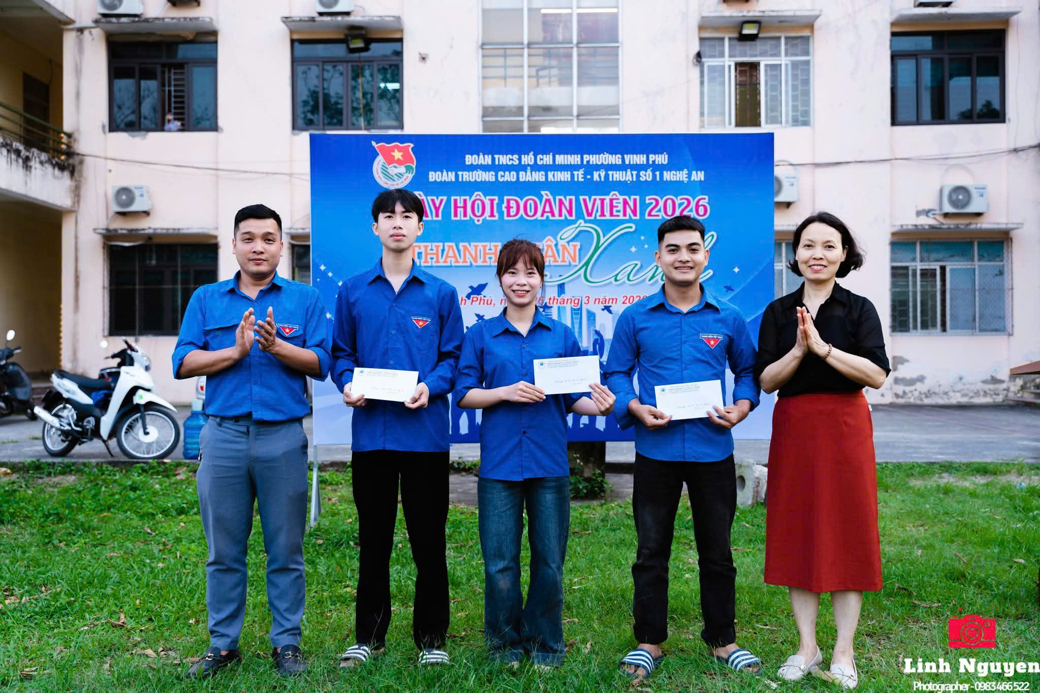 BTC trao giải cho các đội 
