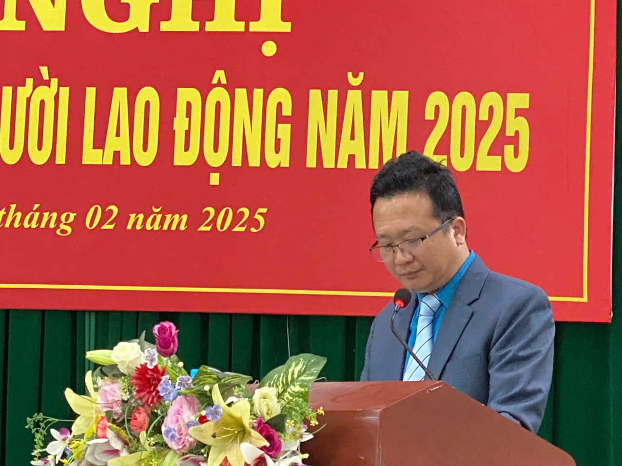 ​ Edit media  Đ.C Ngô Sỹ Thanh Tùng - P Bí thư chi bộ, Phó HT phụ trách nhà trường báo cáo.jpg  ​